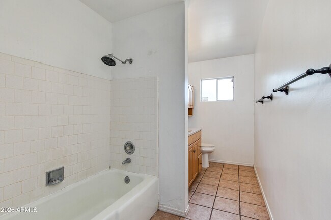 Building Photo - 1524 W Ocotillo Rd