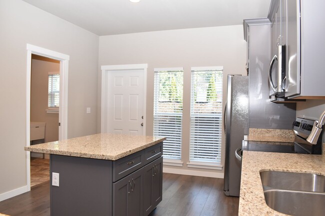 Building Photo - 4 Bedroom 2.5  Bath Home Built in 2018 in ...