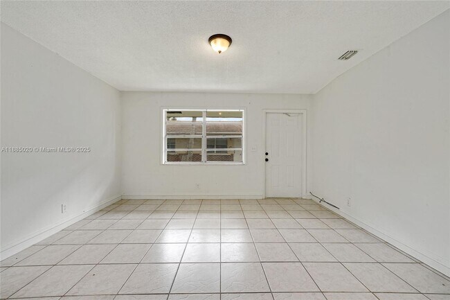 Building Photo - 849 SW 9th Ct