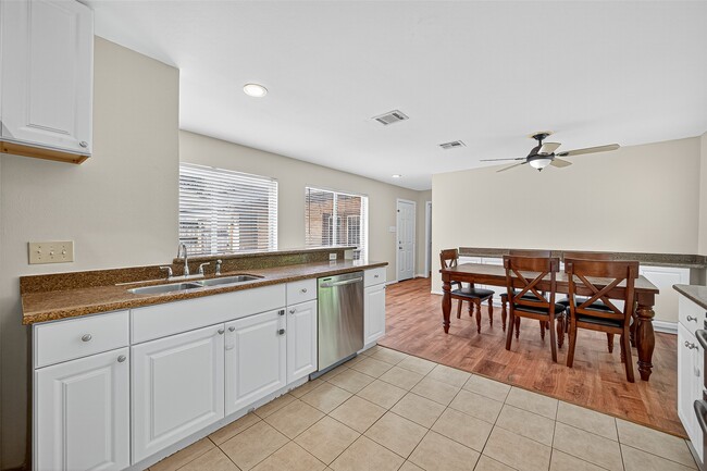 Building Photo - 10815 Shawnbrook Dr