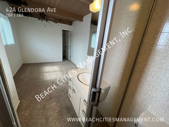 Building Photo - Amazing 1 Bedroom 1 Bath Triplex steps fro...