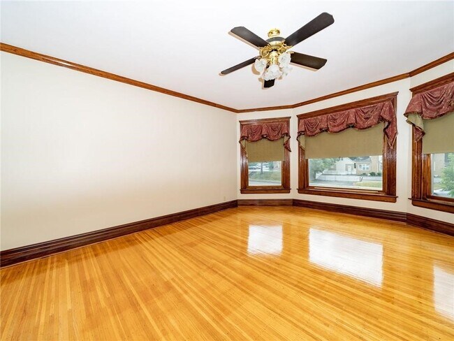 Building Photo - 1108 Lake Ave