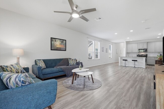 Building Photo - Modern 3BR Home with Main-Floor Primary!