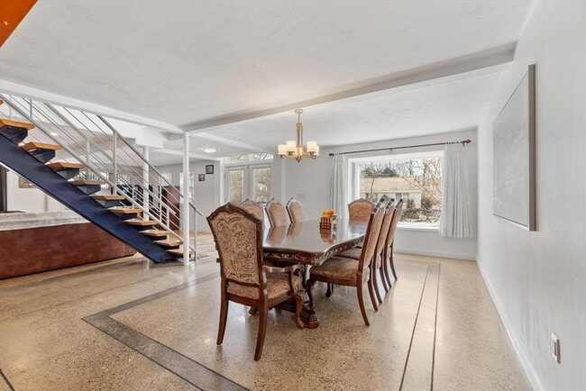 Building Photo - 5 Avondale Ave