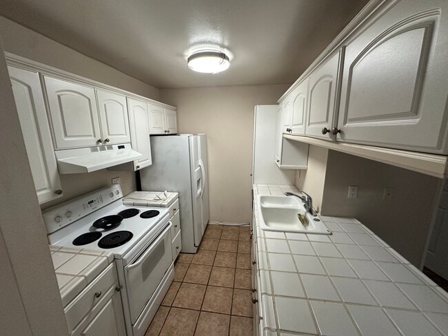 Building Photo - 2 Bed, 2 Bath Condo in Cross Creek Village...