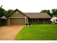 Building Photo - 9427 Magnolia Wood Dr