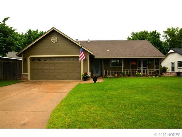 Primary Photo - 9427 Magnolia Wood Dr