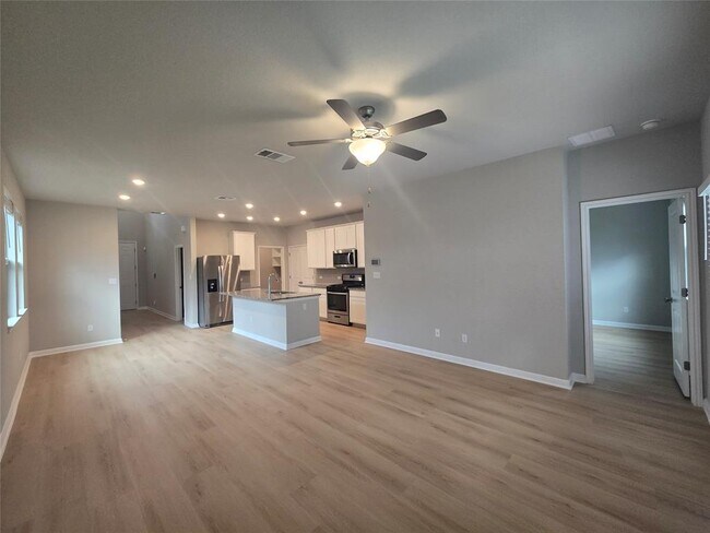 Building Photo - 136 Tucana St