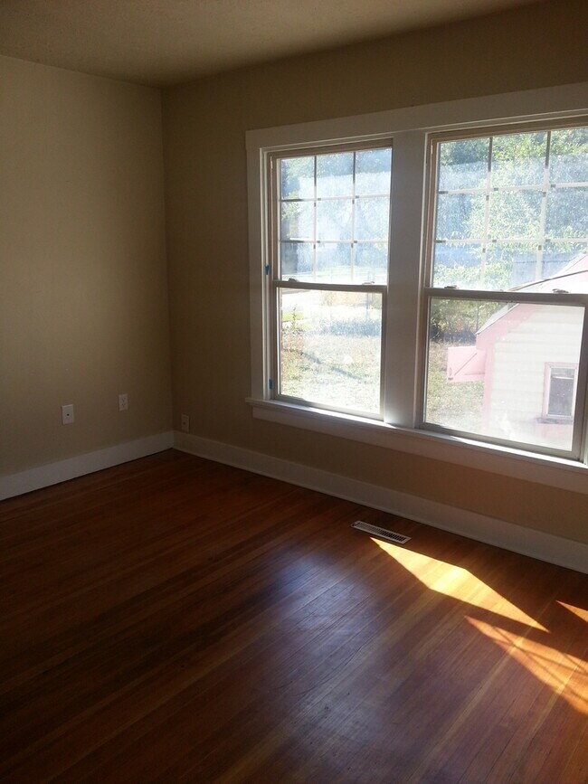 Building Photo - Charming Copperton 4 bedroom upgraded vintage home.