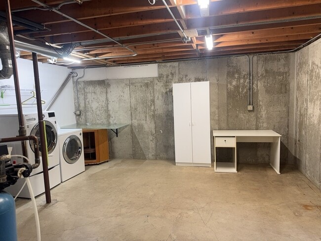 Building Photo - 3829 Eastway Dr