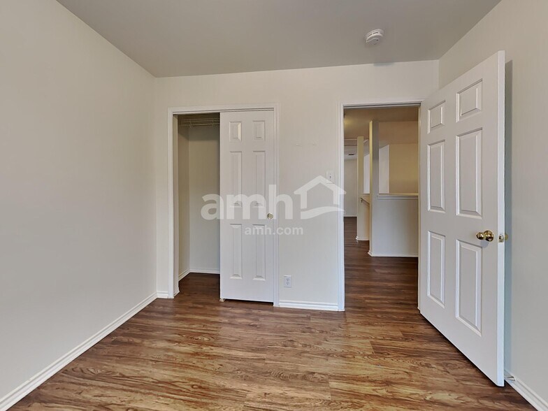 Building Photo - 142 Blue Juniper