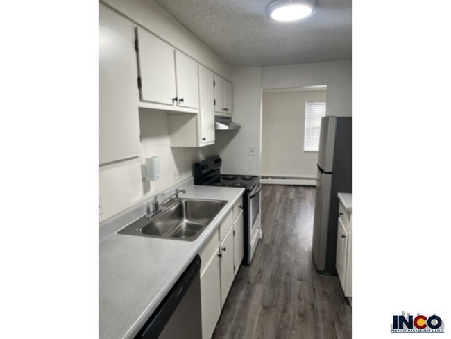 Building Photo - Convenient location! 1 bed 1 bath Apartmen...