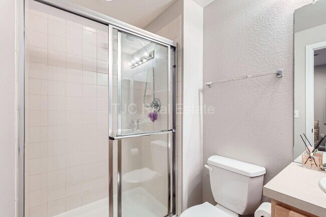 Building Photo - 2241 Valentia St