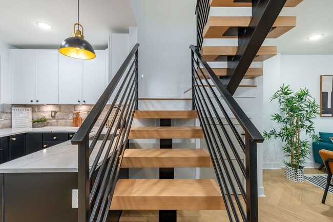 Building Photo - 609 S Orianna St