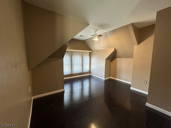 Building Photo - 135 Bellevue St