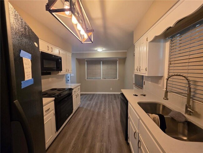 Building Photo - 4886 Candlewood Ln