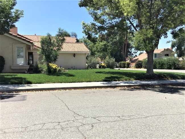 Building Photo - Westside location! Beautiful Single Story On Large Corner Lot