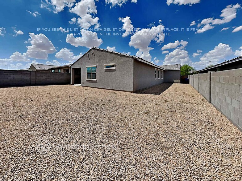 Building Photo - 17705 W Pinnacle Vista Dr