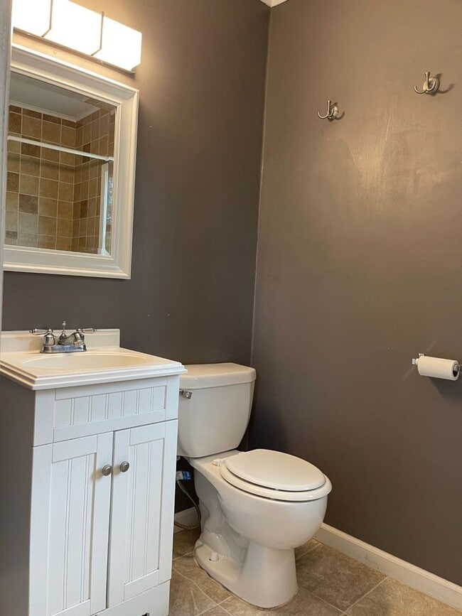 Building Photo - Beautiful 4 Bedroom House!!