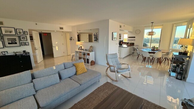 Building Photo - 5900 Collins Ave