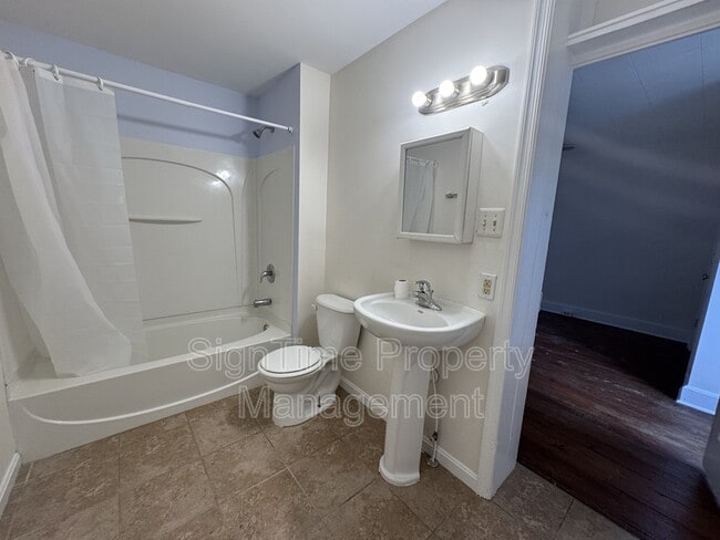 Building Photo - 40 E Franklin St