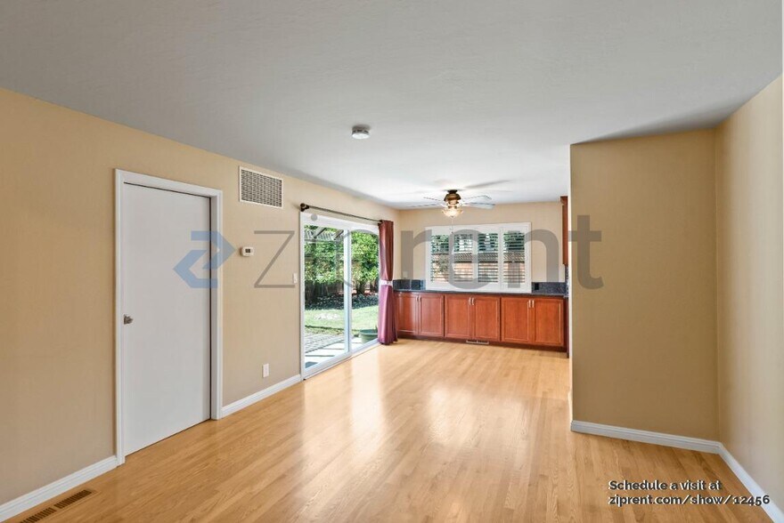 Building Photo - Unit