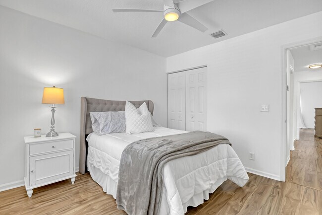 Building Photo - 6074 Las Colinas Cir