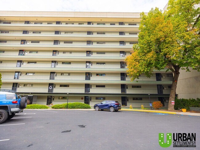 Building Photo - Spacious 2 Bedroom, 2 Bath Condo with Mode...