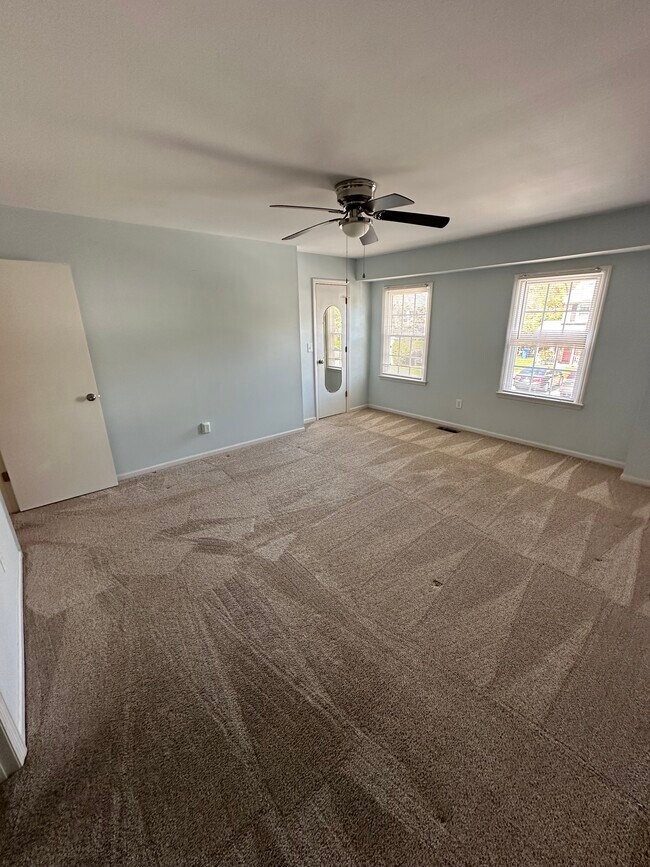 Building Photo - 951 Beresford Ct