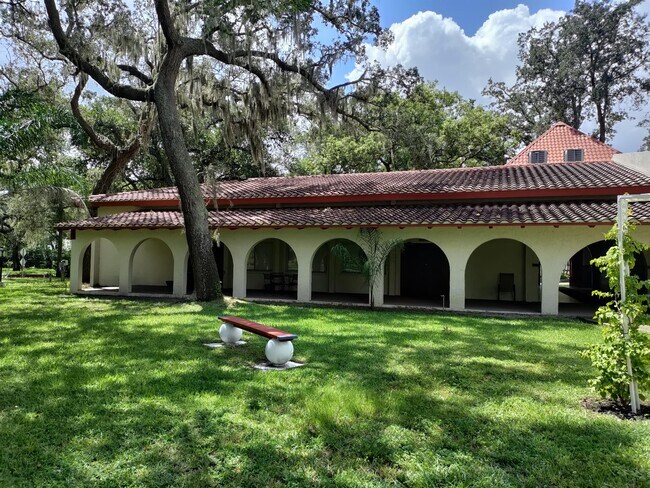 Building Photo - 2699 Seville Blvd