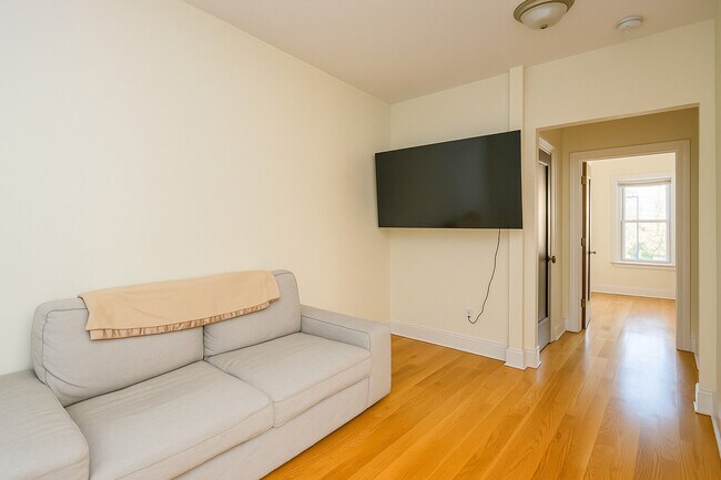 Building Photo - 5501 W School St