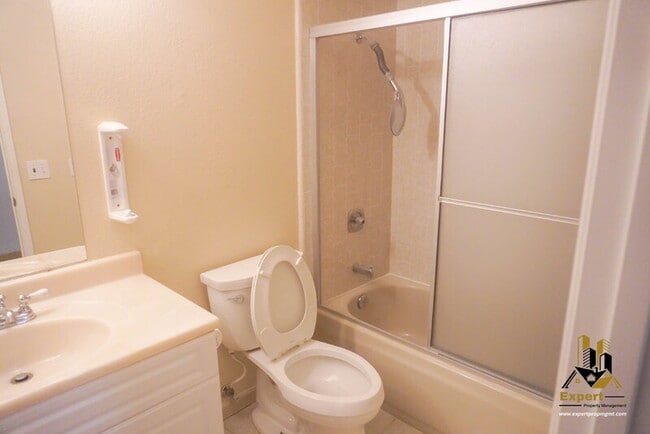 Building Photo - 5333 Primrose Dr