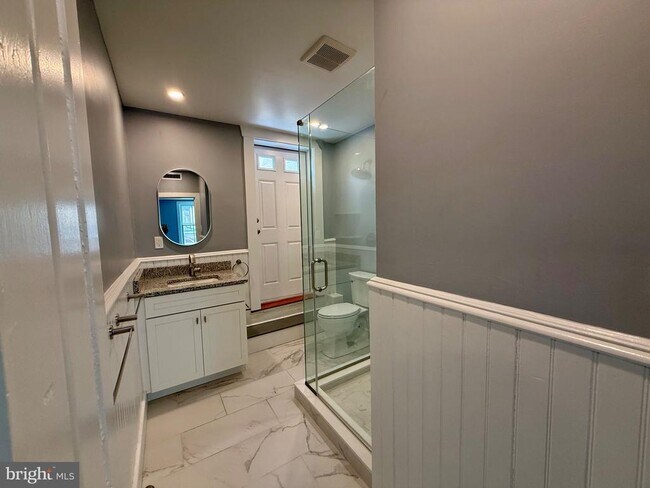 Building Photo - 25 W State St