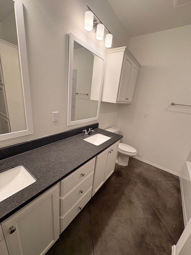 Building Photo - 10301 Stone Meadow Dr