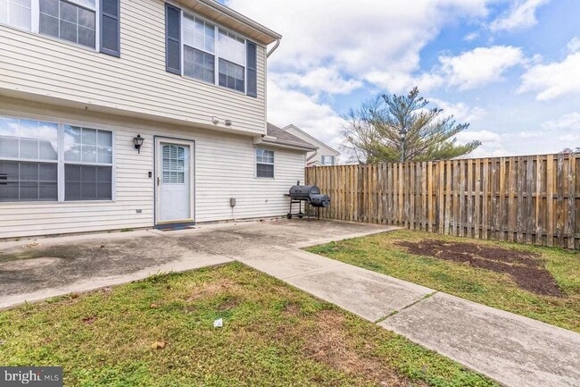 Building Photo - 6103 Red Squirrel Pl