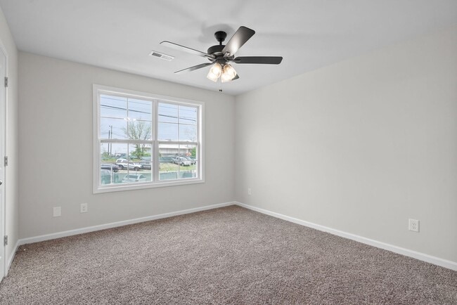 Building Photo - 1/2 off your first Months Rent! Close to downtown Clarksville & APSU! 2 Bed/2.5 Bath townhouse!