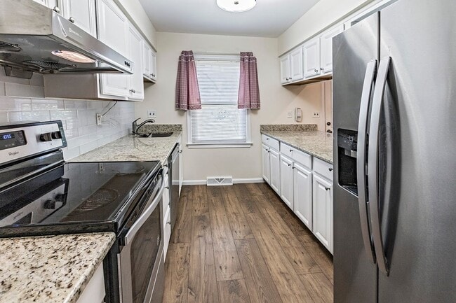 Building Photo - 3 bedroom, 2 bath townhome in Pike Creek