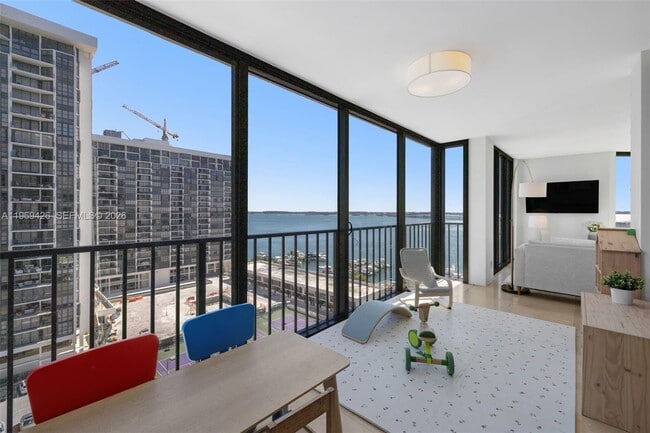 Building Photo - 1915 Brickell Ave