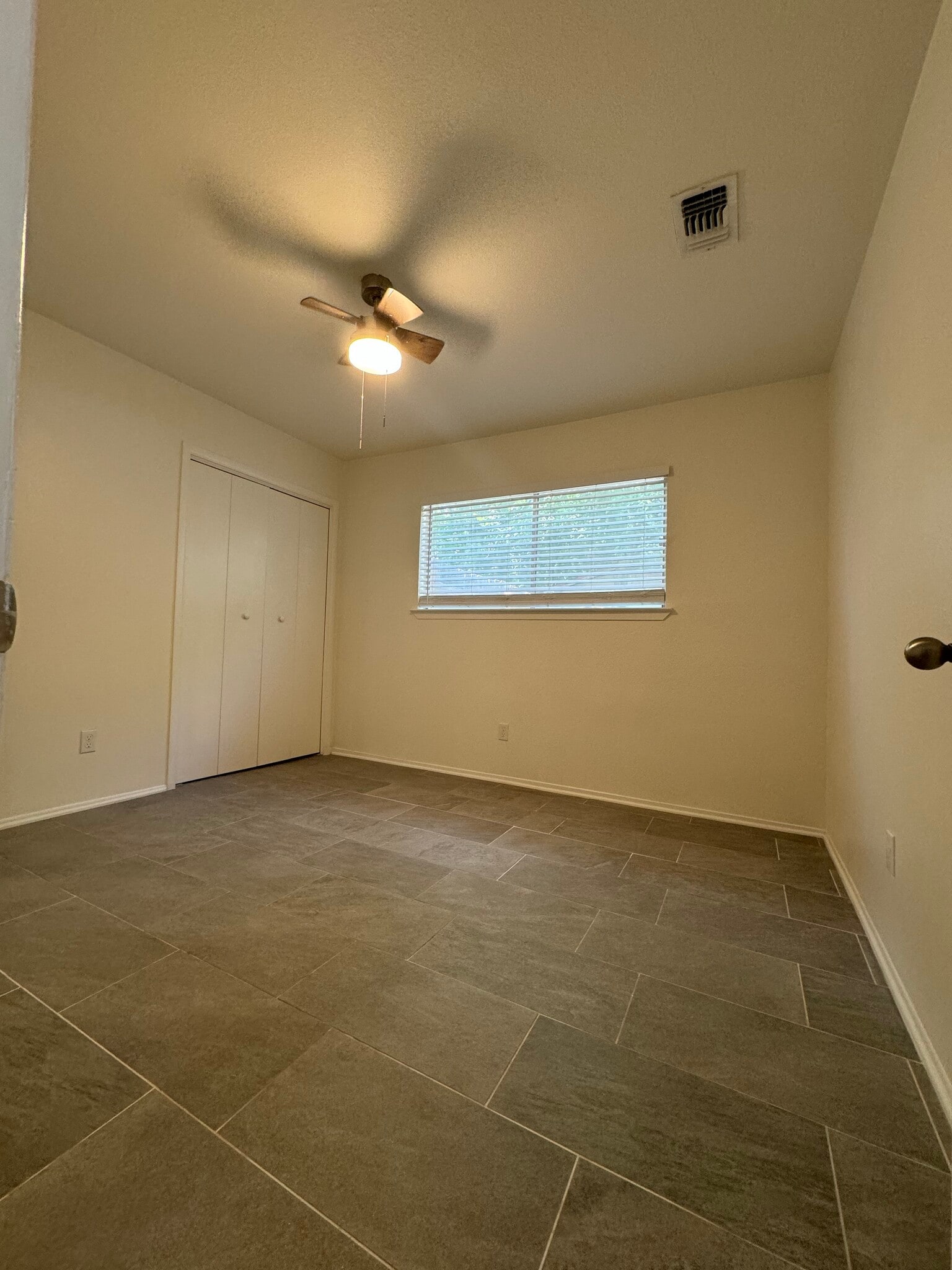 Building Photo - 1220 Tartan Ln