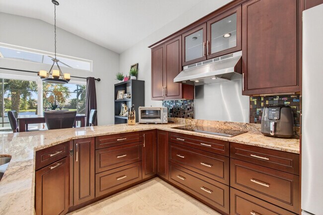 Building Photo - 7076 Middlebury Dr