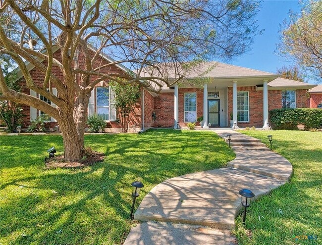 Primary Photo - 606 Lantana St