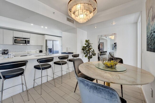 Building Photo - 2600 E Hallandale Beach Blvd