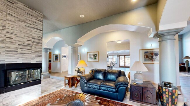 Building Photo - Move in Special Luxury 4 bedroom 4.5 bathr...