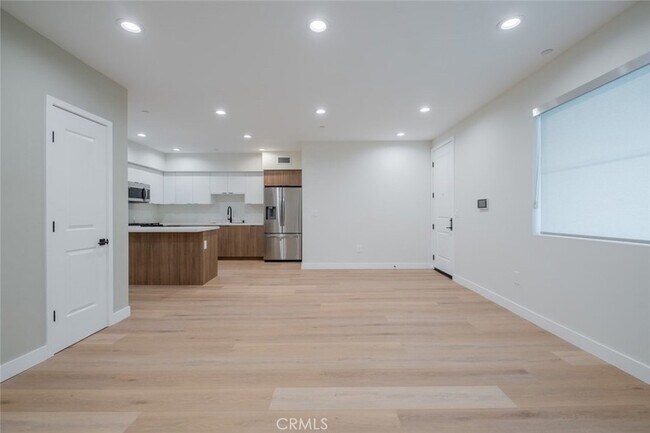 Building Photo - 10218 Fernglen Ave