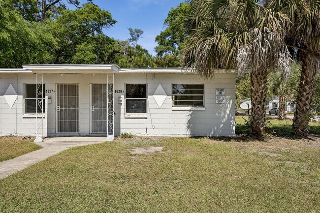 Building Photo - 1629 E 9th St