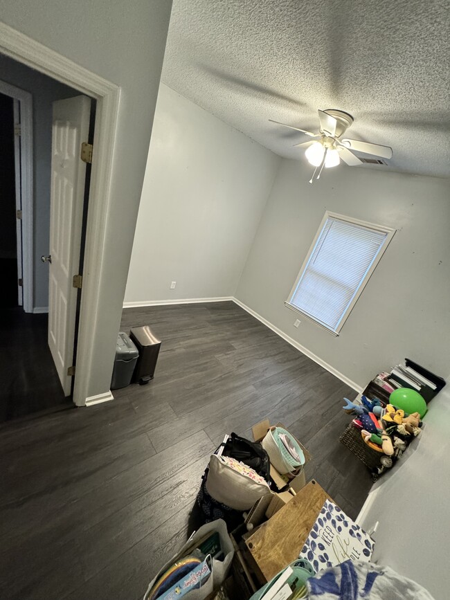 Middle bedroom - 1717 Cherokee Rd