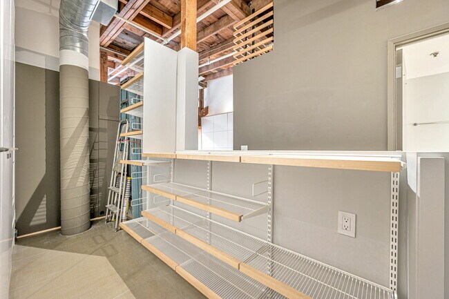 Building Photo - 650 Delancey St