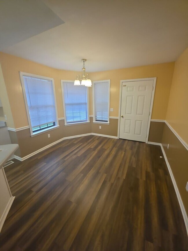 Building Photo - Charming Single-Level 3 Bedroom Home with Large Back Porch and 2-Car Garage