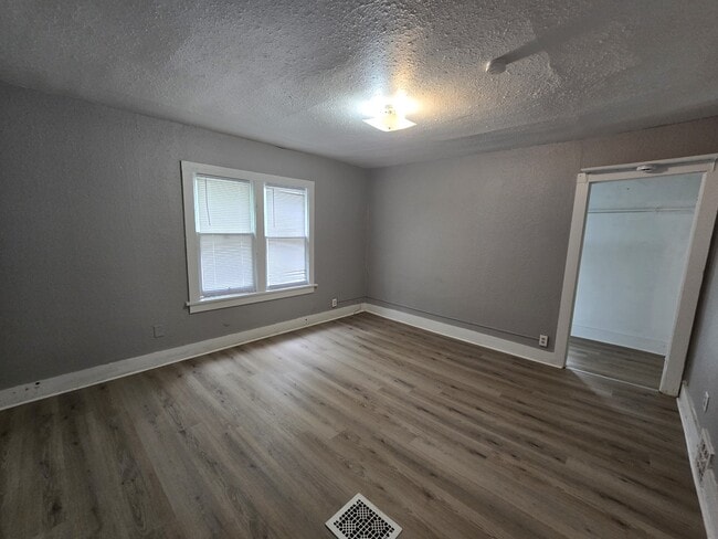 Building Photo - 833 Dawson St