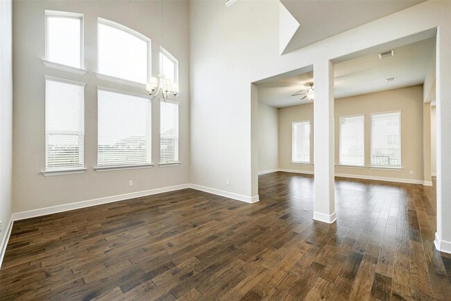 Building Photo - 5308 Via Besso Dr